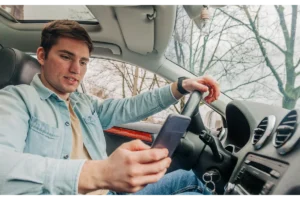 90 Percent of Parents Admit to Driving While Distracted